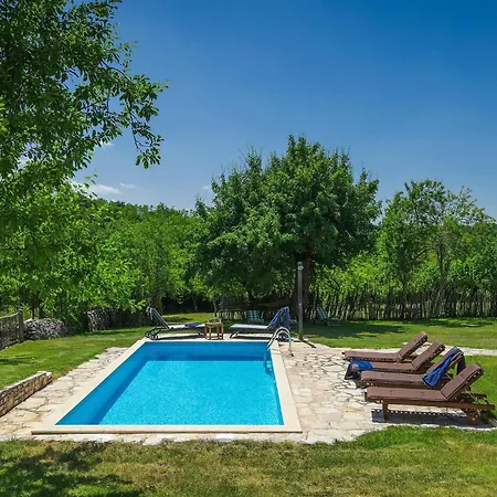 Village Miljavci Lovrinici