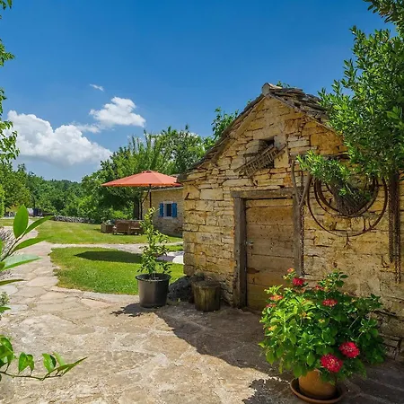 Village Miljavci Сasa de vacaciones *