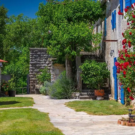בית נופש Village Miljavci *