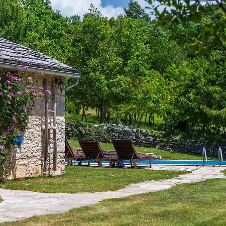 Village Miljavci Lovrinici