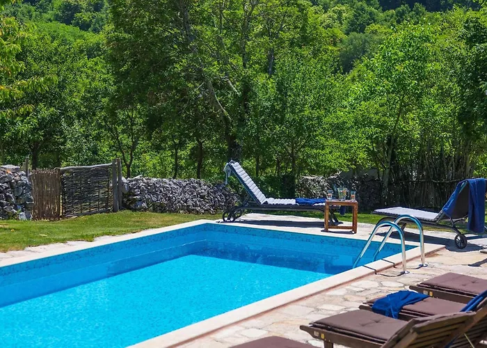 Village Miljavci בית נופש Lovrinici