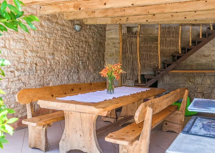 בית נופש Village Miljavci Lovrinici