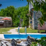 Village Miljavci Dom wakacyjny Lovrinici
