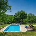 Village Miljavci Lovrinici