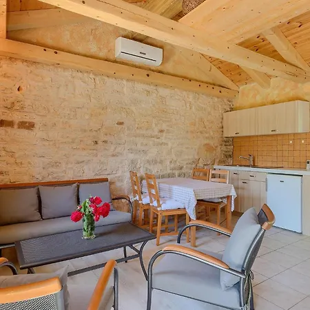 Holiday home Mate Lovrinici